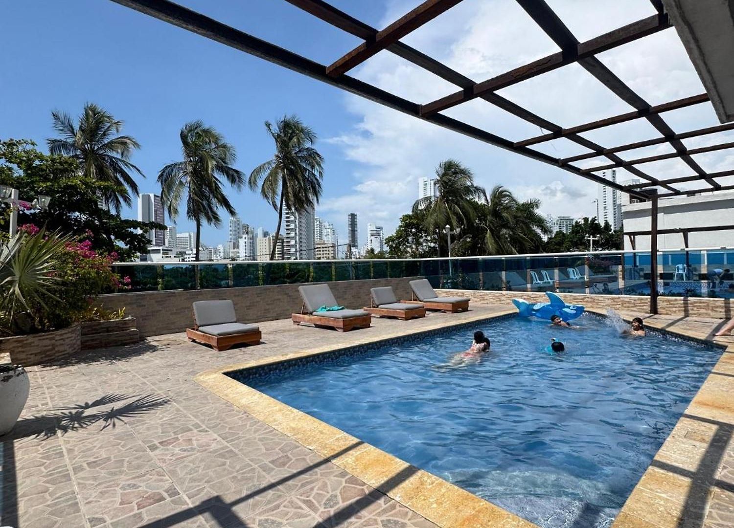 Lovely With Pool And Views Cartagena